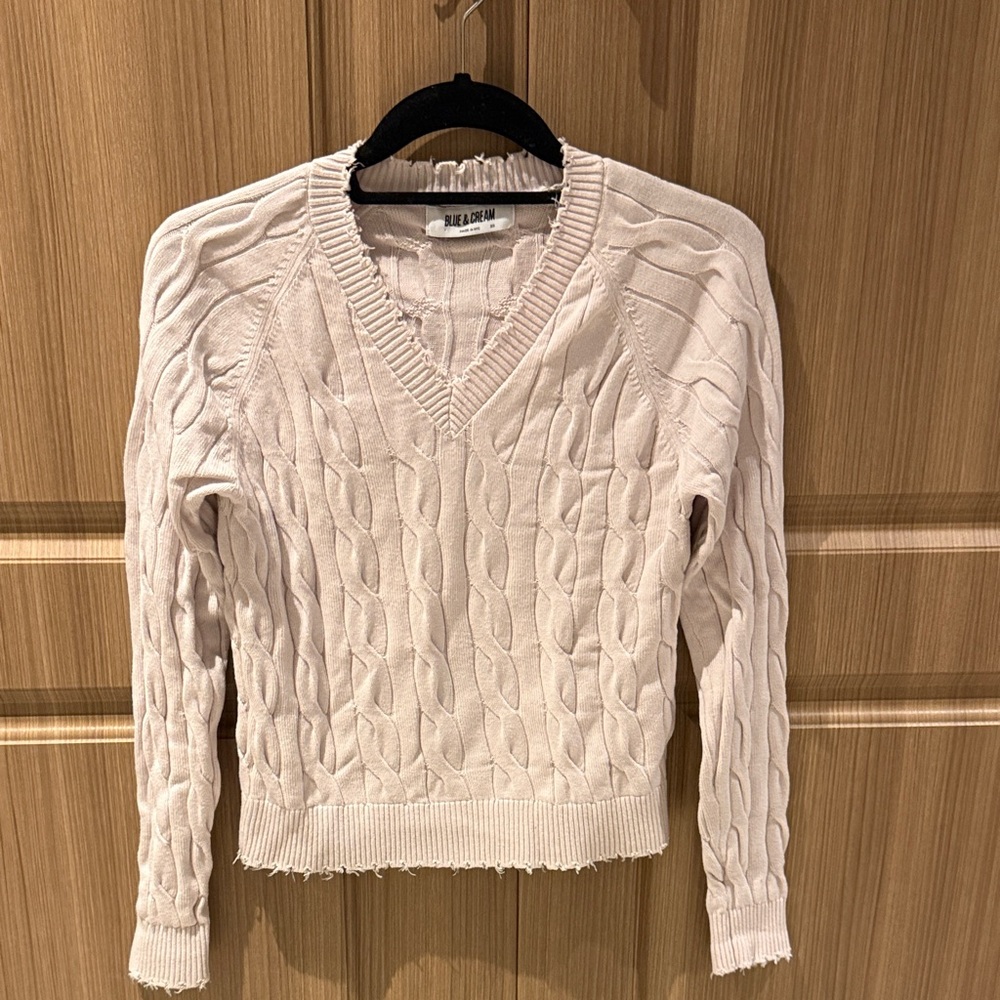 Blue&Cream  Women's V-Neck Cable Knit Sweater - Cream